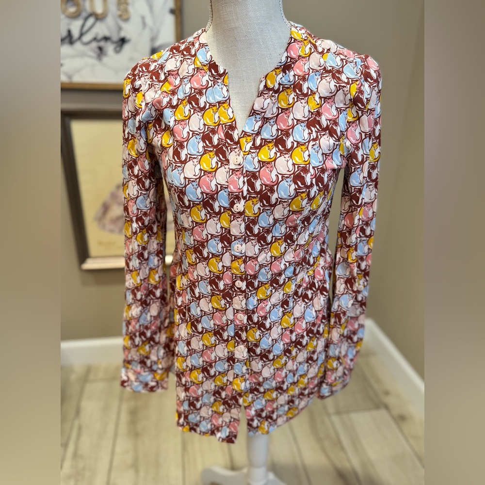 Like New! MODCLOTH Cat Print Trusty Travel Button Up Top
